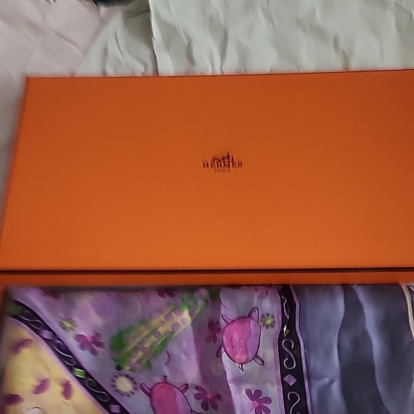 💓 Hermes Purple and Lavender Patterned Scarf - Picture 14 of 17